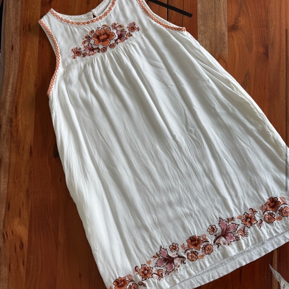 Ariat White and Red Embroidered Mini Dress women’s sized M - Picture 5 of 6